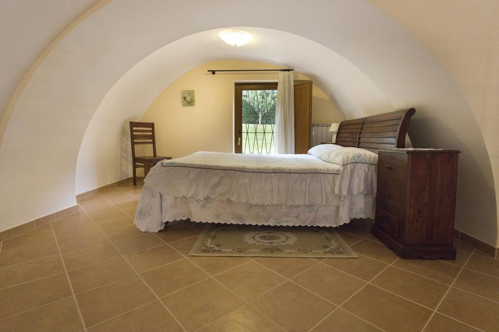 Апартаменты Casale Le Noci Вико-Экуенсе Экстерьер фото