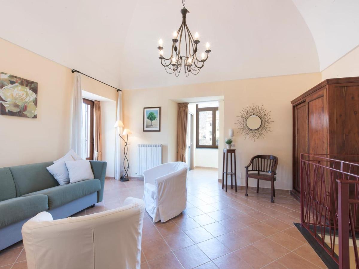 Апартаменты Casale Le Noci Вико-Экуенсе Экстерьер фото
