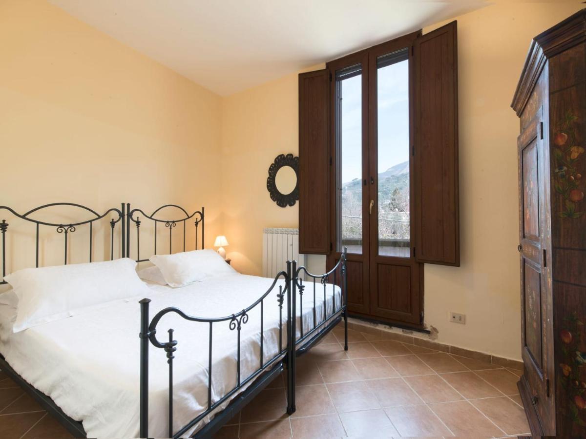 Апартаменты Casale Le Noci Вико-Экуенсе Экстерьер фото