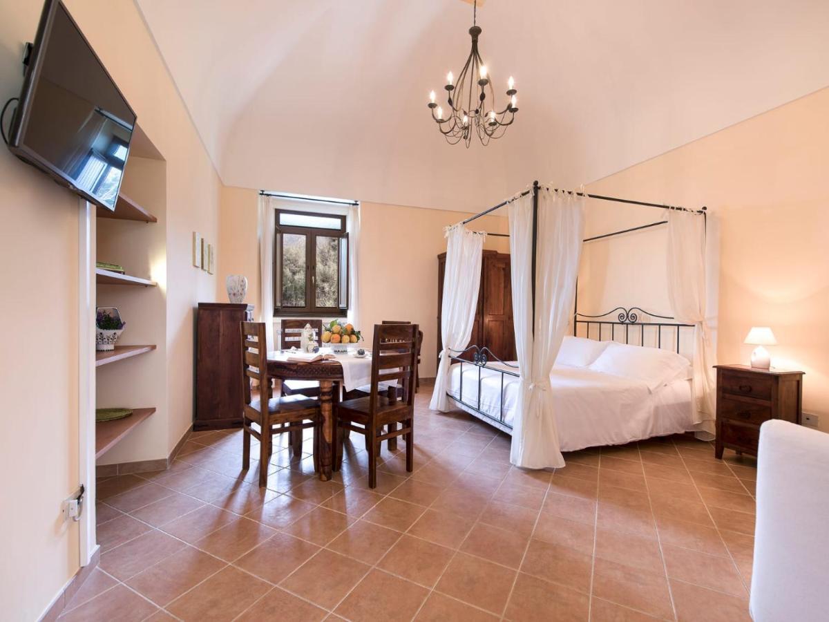 Апартаменты Casale Le Noci Вико-Экуенсе Экстерьер фото