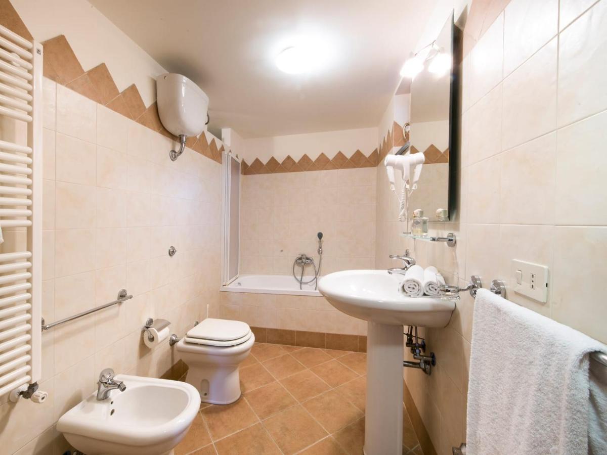 Апартаменты Casale Le Noci Вико-Экуенсе Экстерьер фото