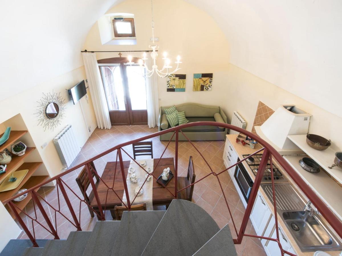 Апартаменты Casale Le Noci Вико-Экуенсе Экстерьер фото