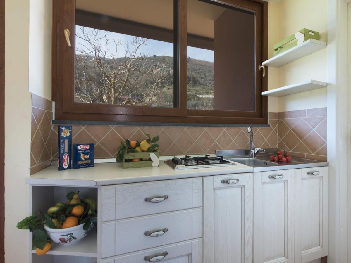 Апартаменты Casale Le Noci Вико-Экуенсе Экстерьер фото
